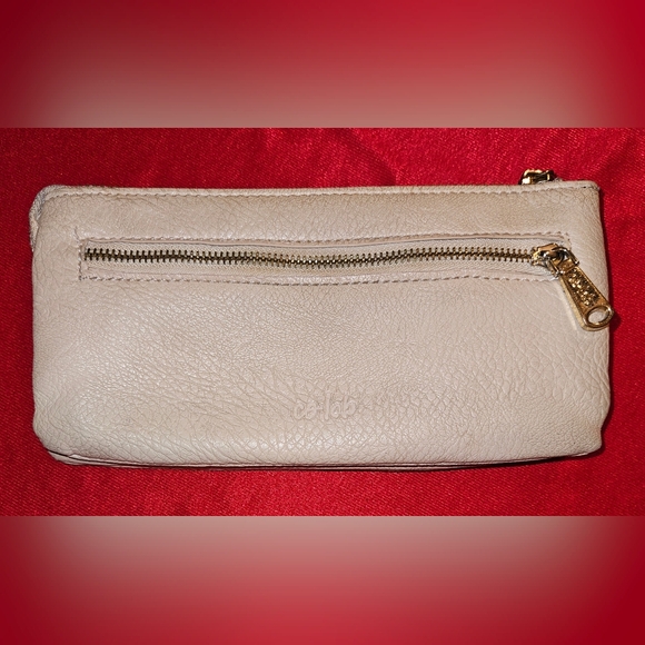 Vintage Co-Lab Ivory Pebbled Leather Zippered Wallet Previously Owned - Picture 1 of 9